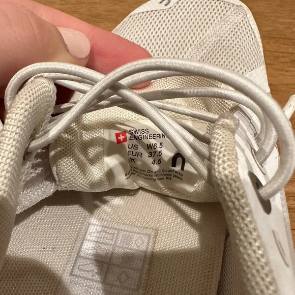 On Running Cloud Sneaker size 6.5